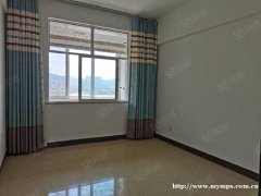 万达对面，带家具生活交通方便，房东急租