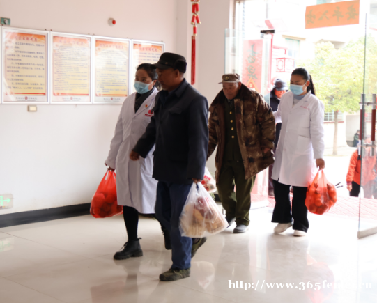 爱心人士到马龙区张安屯街道敬老院看望老人 爱心人士到马龙区张安屯街道敬老院看望老人